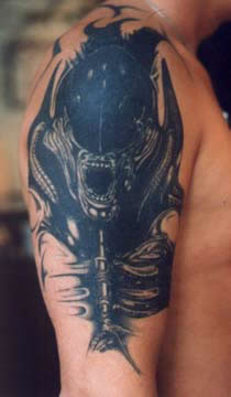 Großer Alien Tattoo