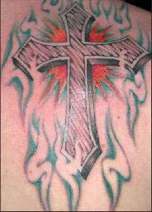 Kreuz mit Flammen Tattoo