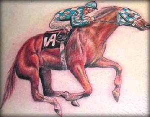 Pferd mit Jockey Tattoo